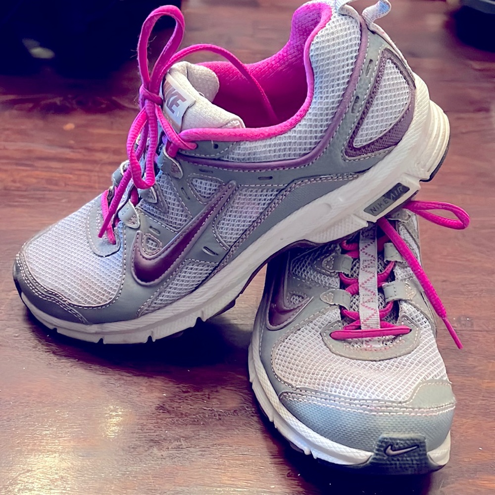 Nike Trail Size 9 Grey with fuchsia accent athletic shoes. Great for wider foot.
